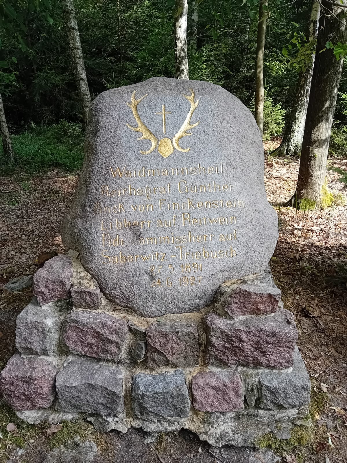 Fot. I. Nowak - pomnik w lesie koło Sułowa Małego po renowacji w lipcu 2023 r.