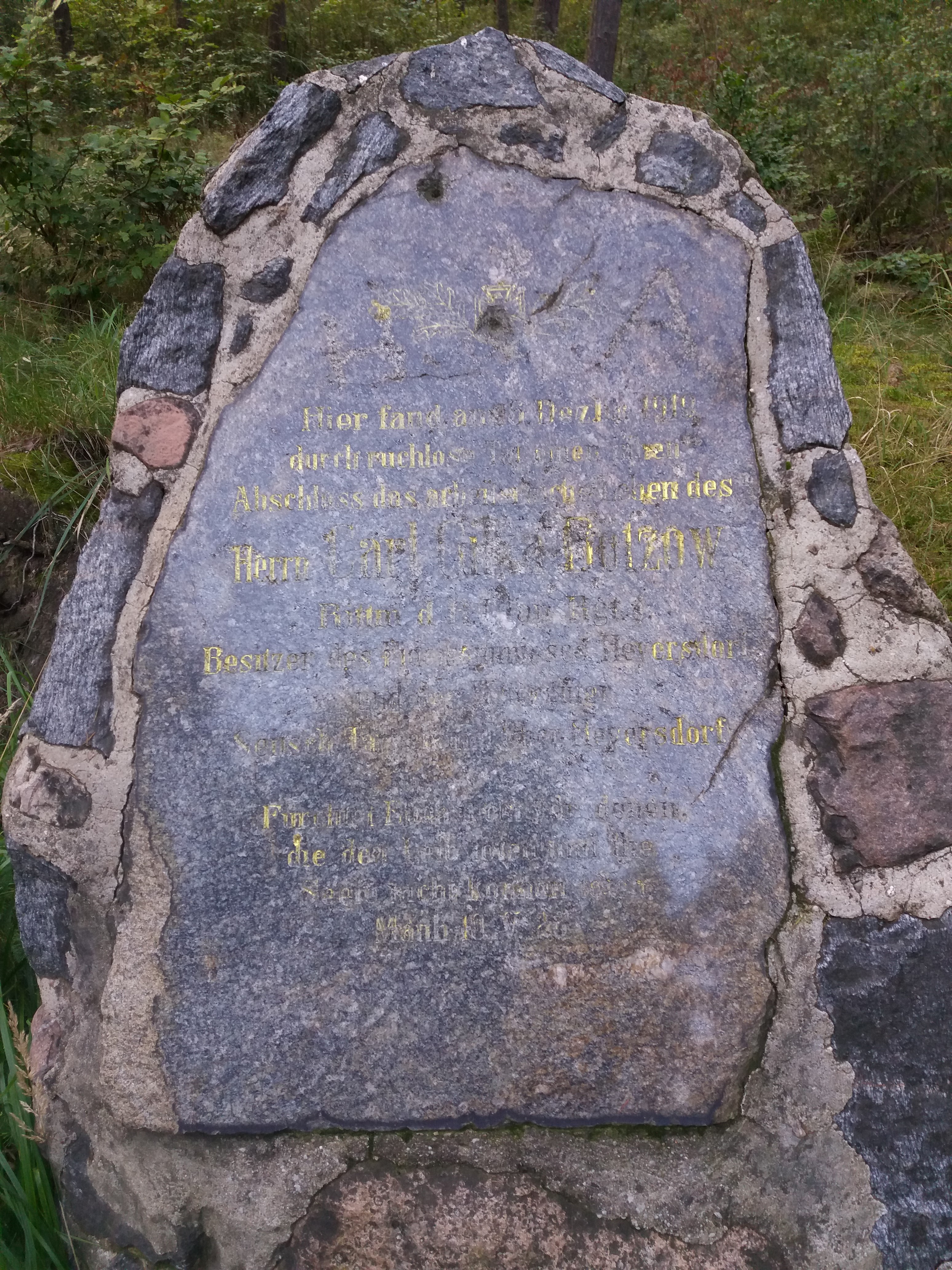 Kamień pamiątkowy upamiętniający śmierć Carla Gilka-Bötzow przed renowacją