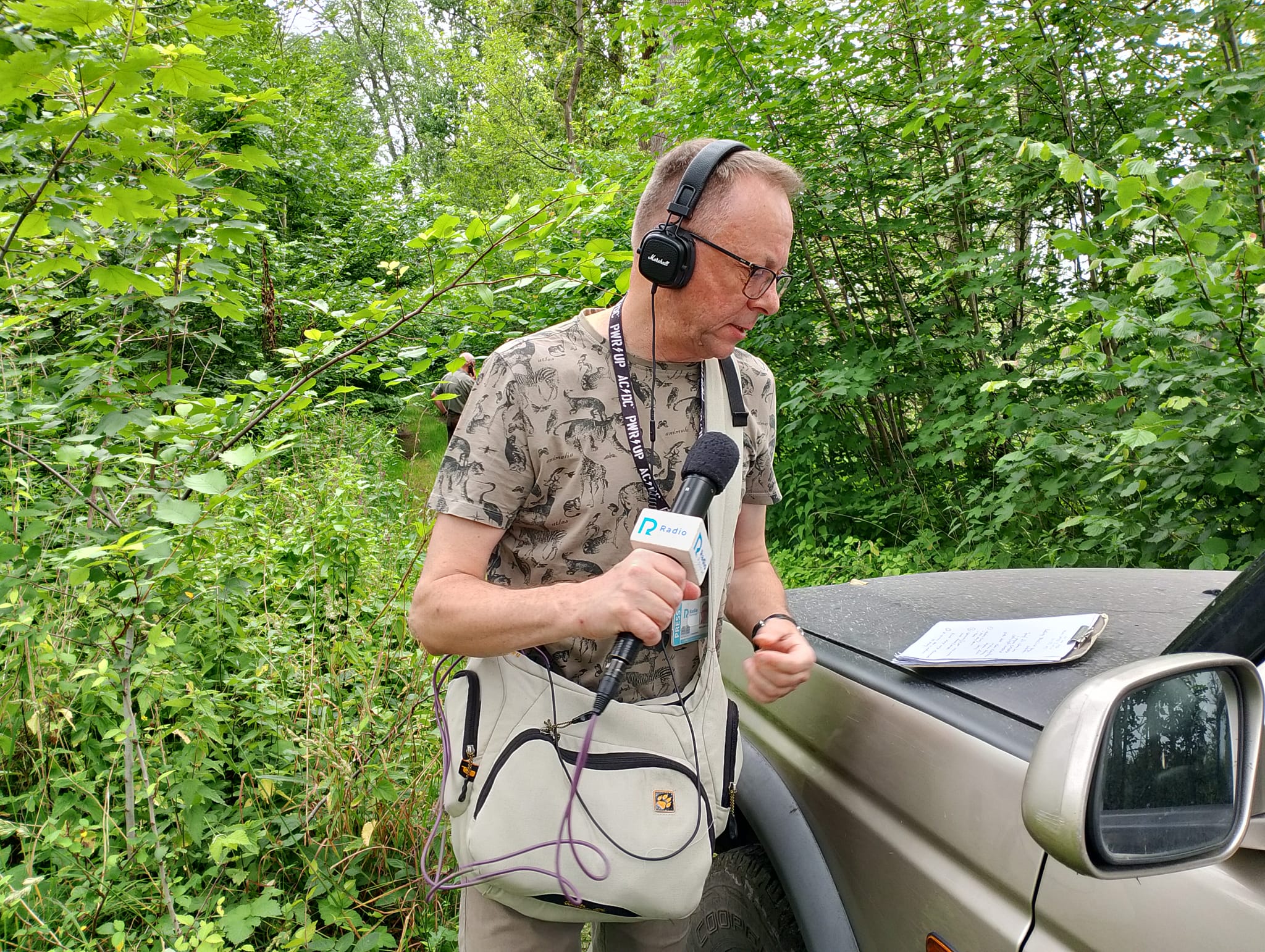 Fot. B. Chrystman-Kurzawa. Redaktor radia podczas nagrywania audycji